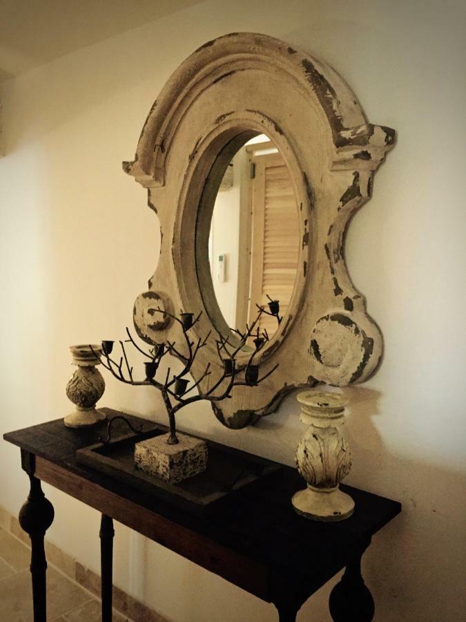 Mas Du Grand Bordes Bed and Breakfast Saint-Laurent-dʼAigouze Buitenkant foto