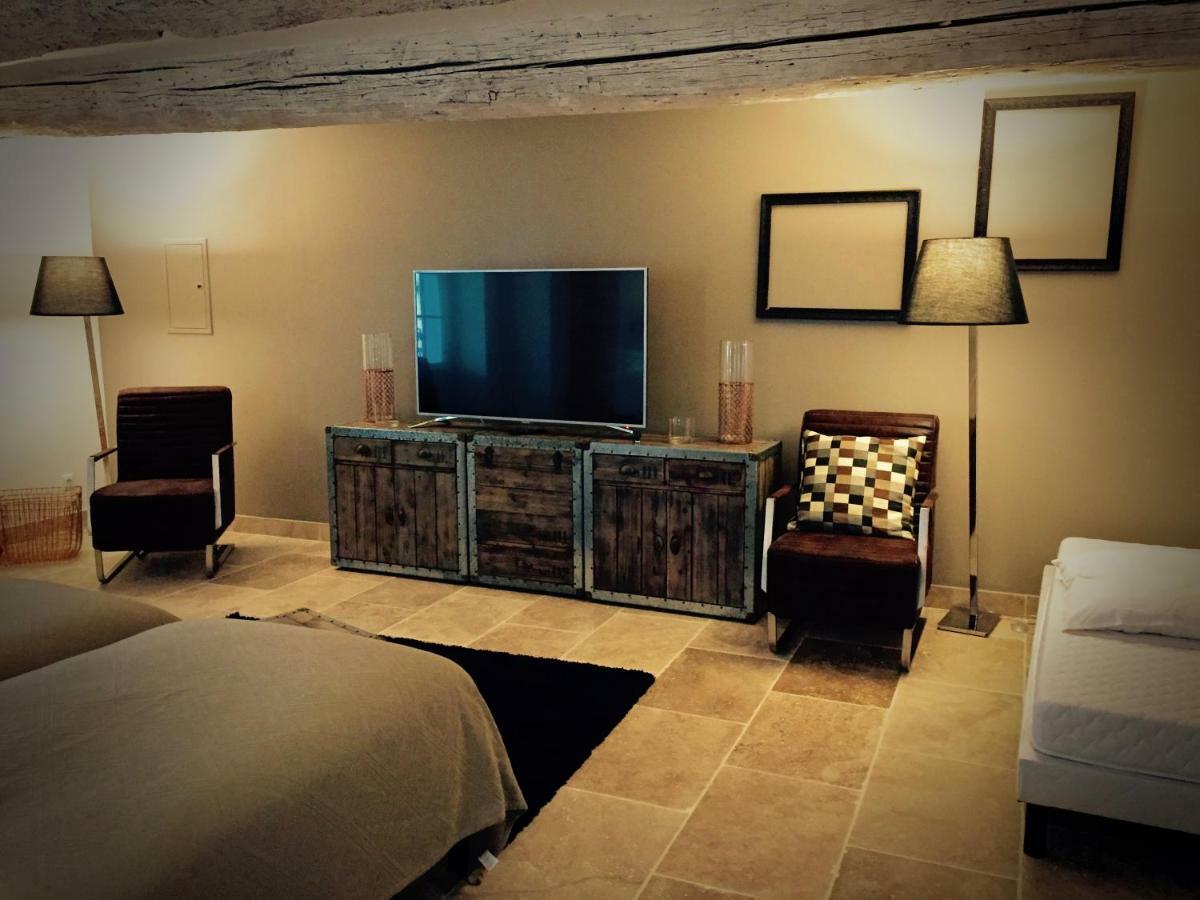 Mas Du Grand Bordes Bed and Breakfast Saint-Laurent-dʼAigouze Buitenkant foto