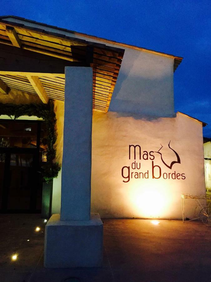 Mas Du Grand Bordes Bed and Breakfast Saint-Laurent-dʼAigouze Buitenkant foto