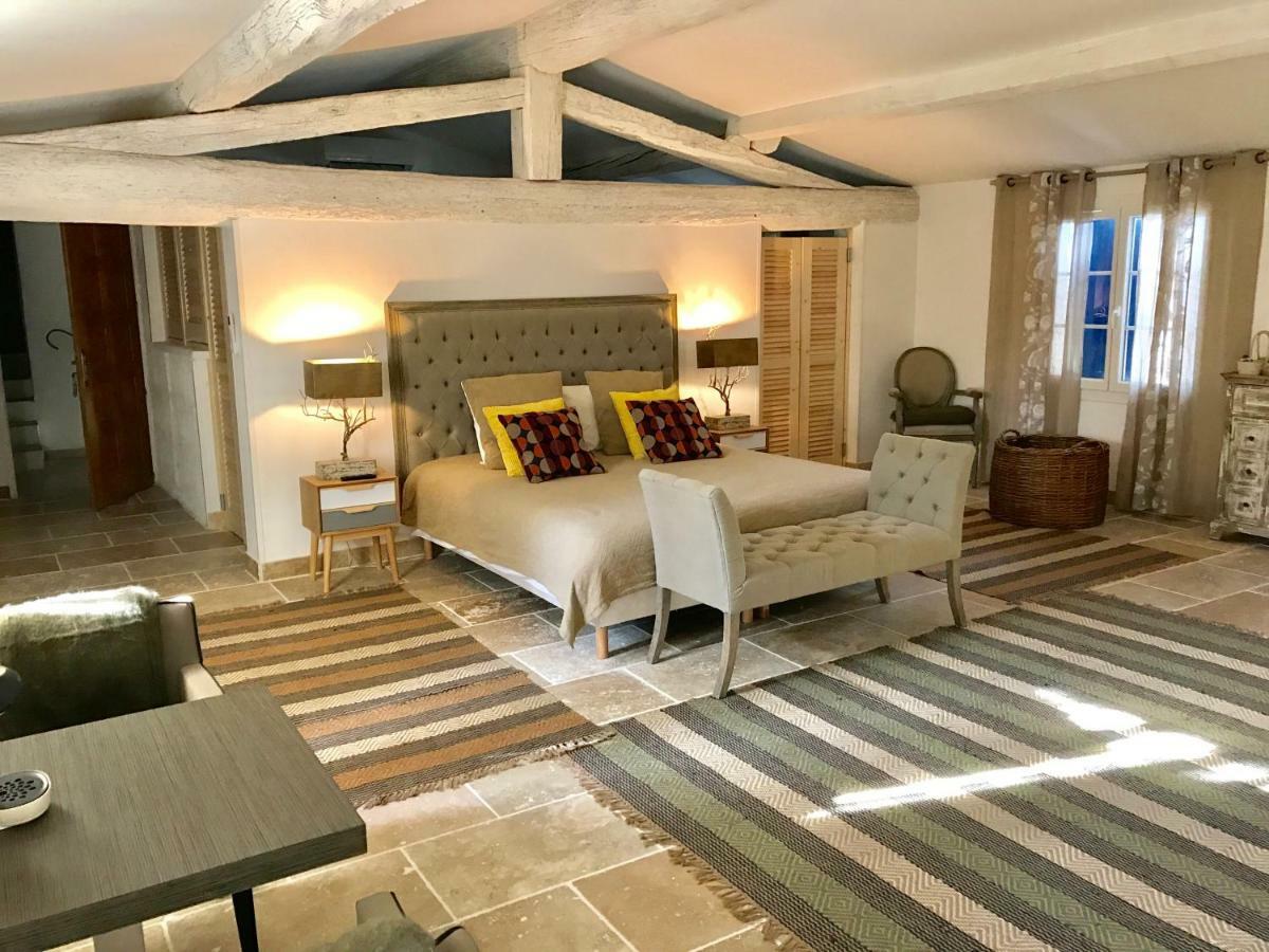Mas Du Grand Bordes Bed and Breakfast Saint-Laurent-dʼAigouze Buitenkant foto