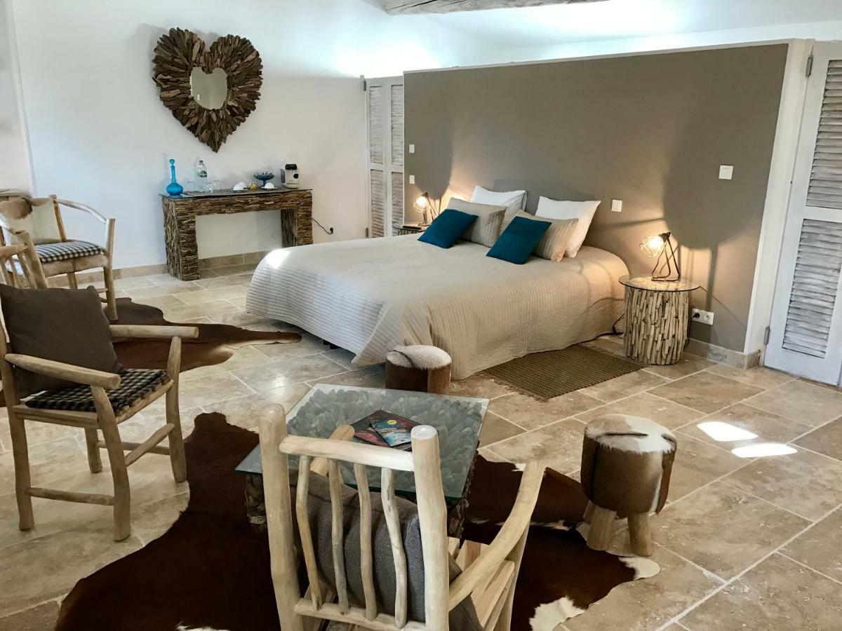 Mas Du Grand Bordes Bed and Breakfast Saint-Laurent-dʼAigouze Buitenkant foto