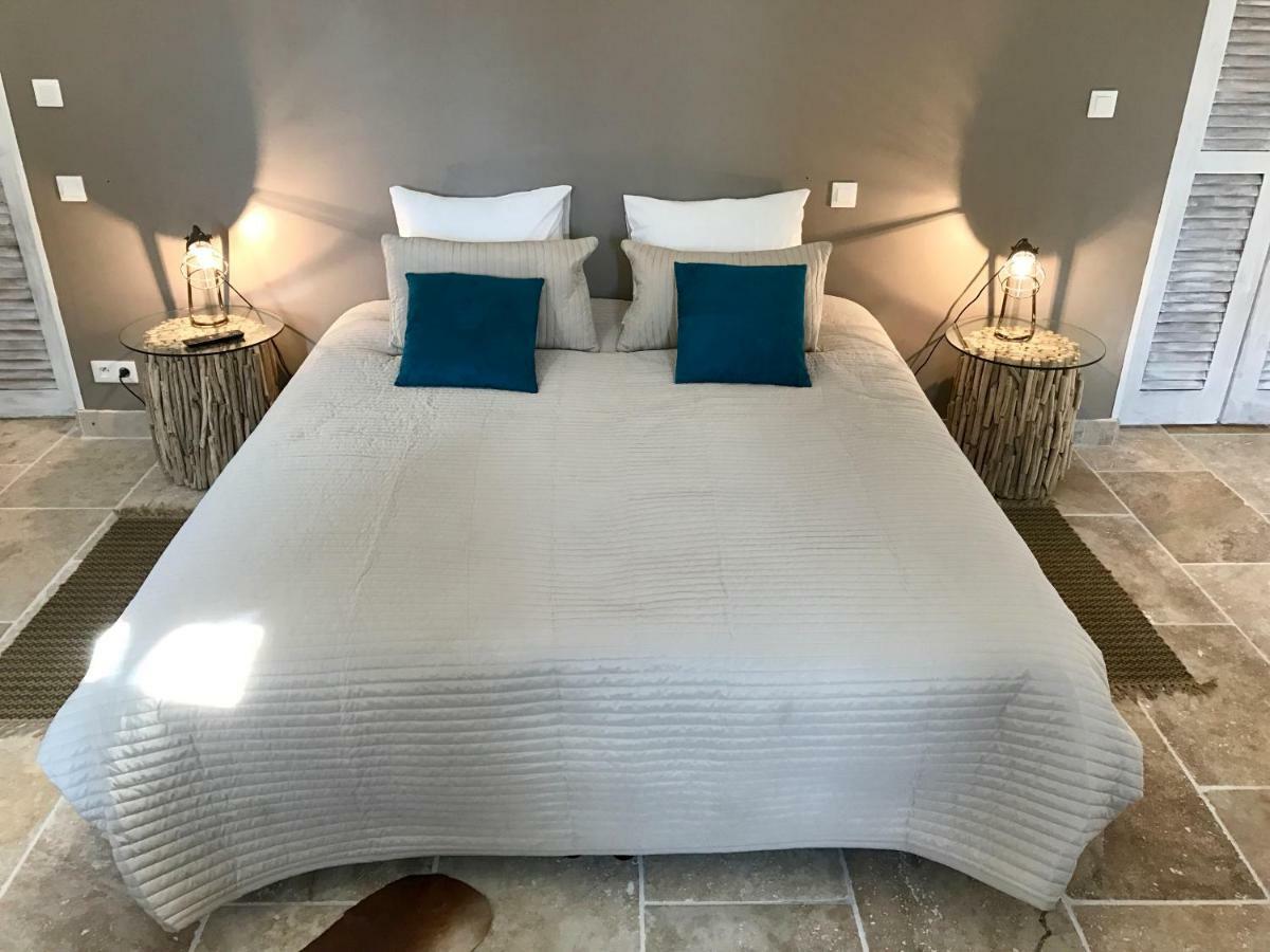 Mas Du Grand Bordes Bed and Breakfast Saint-Laurent-dʼAigouze Buitenkant foto