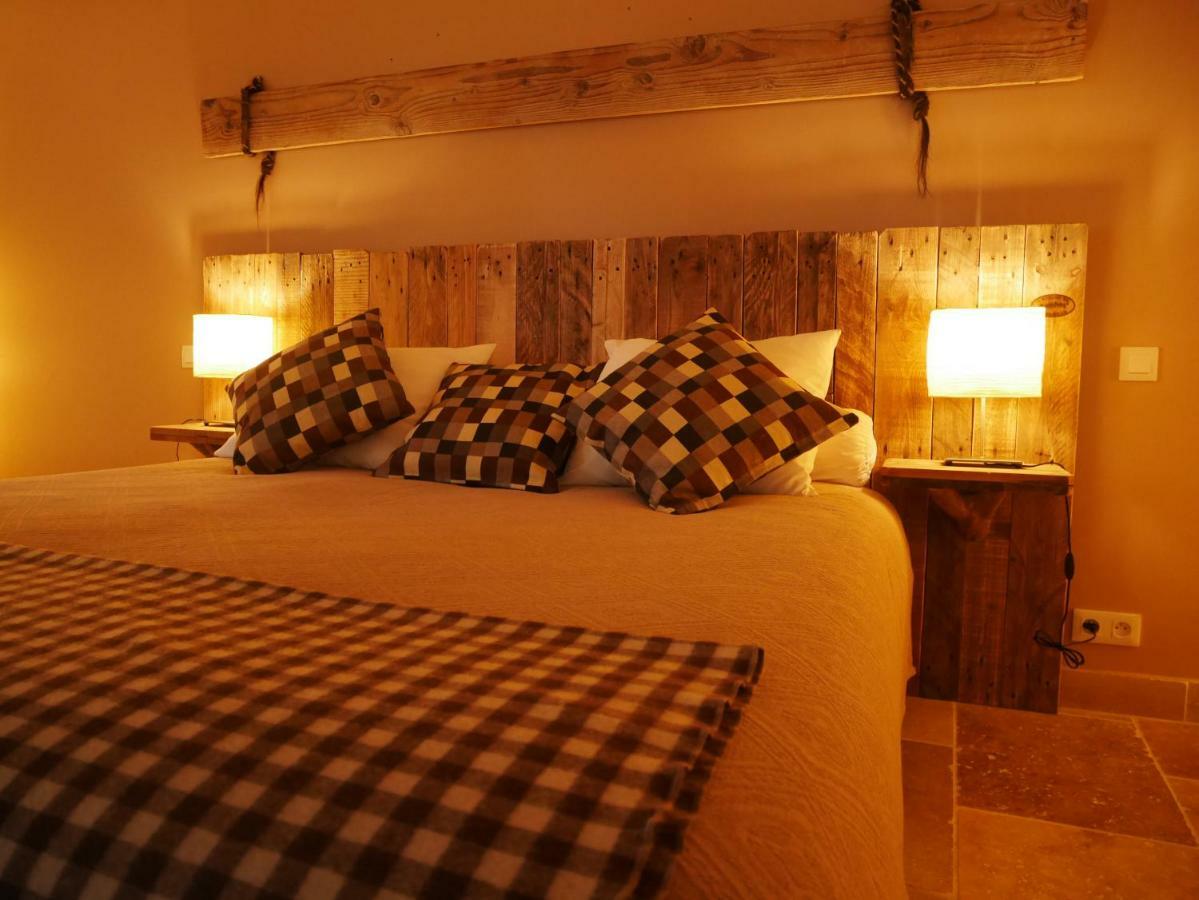 Mas Du Grand Bordes Bed and Breakfast Saint-Laurent-dʼAigouze Buitenkant foto