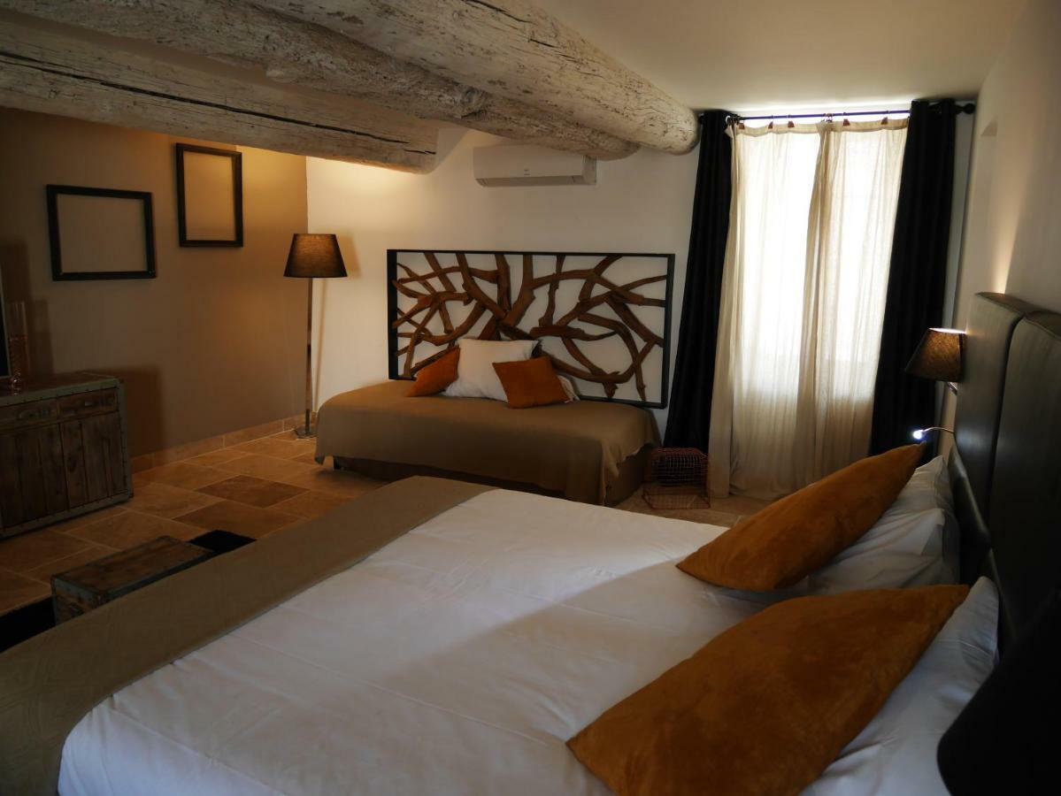 Mas Du Grand Bordes Bed and Breakfast Saint-Laurent-dʼAigouze Buitenkant foto