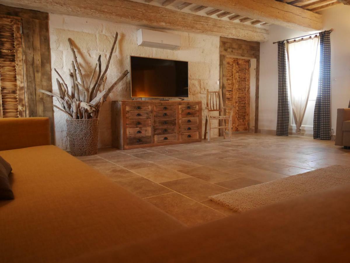Mas Du Grand Bordes Bed and Breakfast Saint-Laurent-dʼAigouze Buitenkant foto