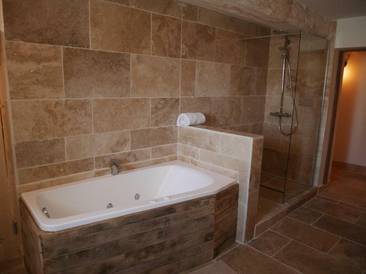 Mas Du Grand Bordes Bed and Breakfast Saint-Laurent-dʼAigouze Buitenkant foto