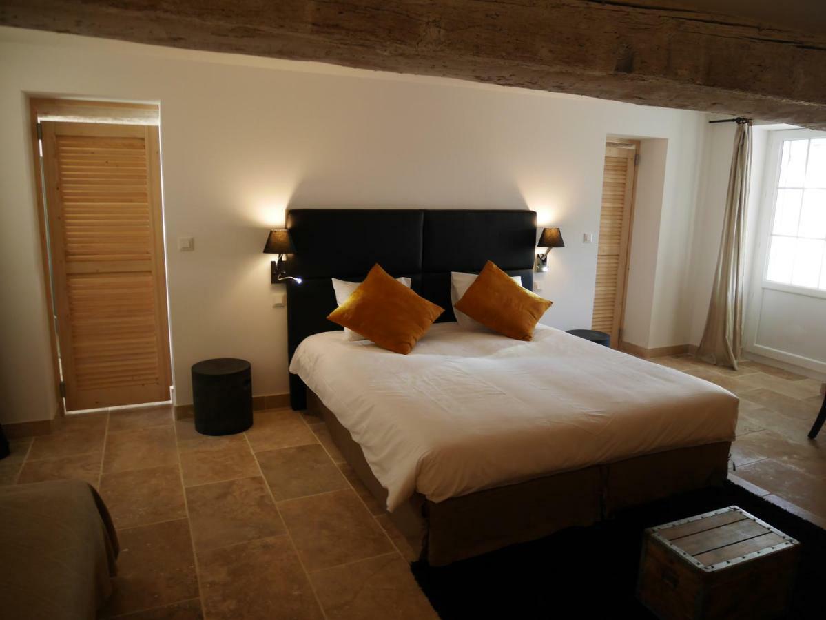 Mas Du Grand Bordes Bed and Breakfast Saint-Laurent-dʼAigouze Buitenkant foto