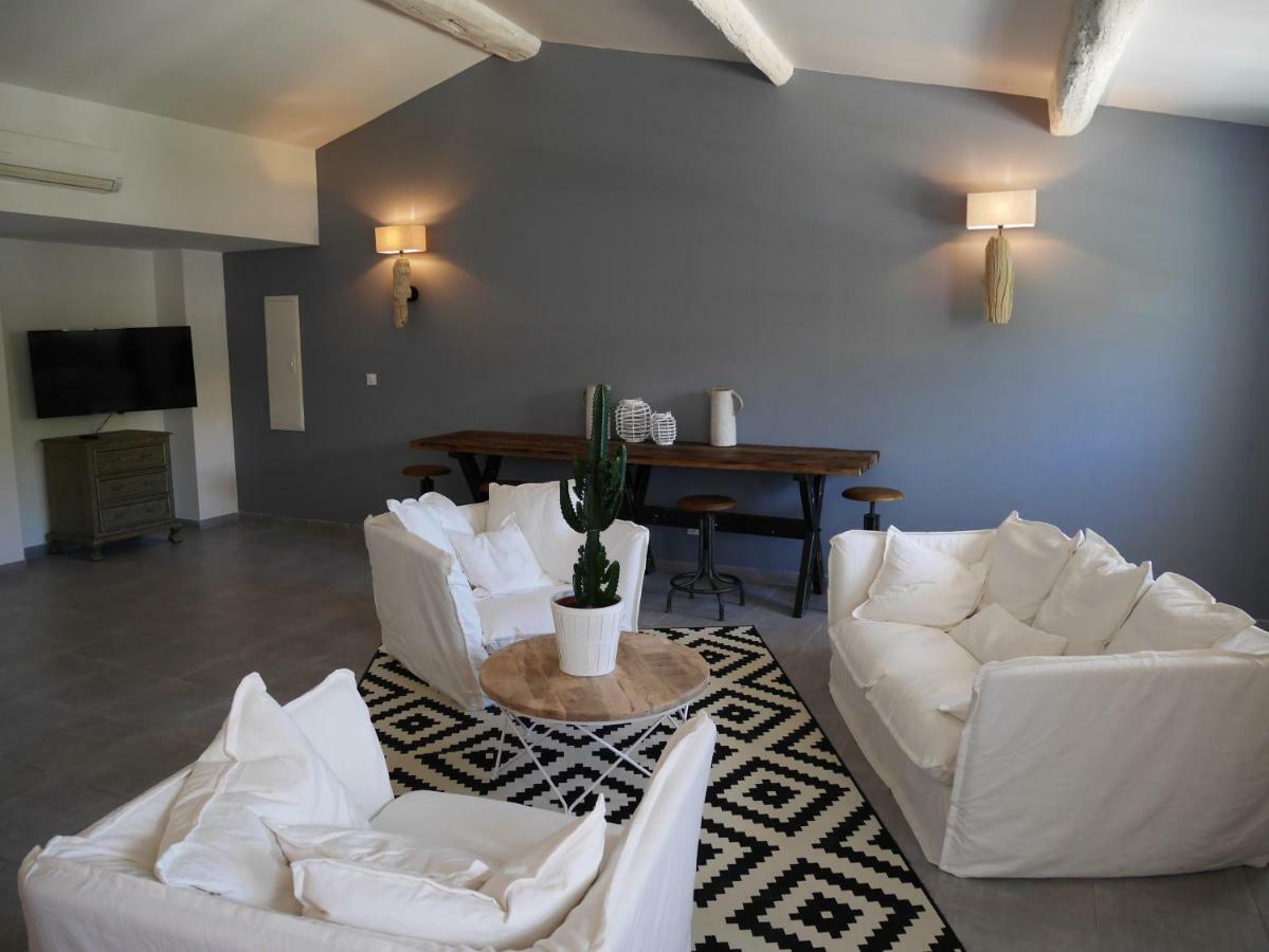 Mas Du Grand Bordes Bed and Breakfast Saint-Laurent-dʼAigouze Buitenkant foto