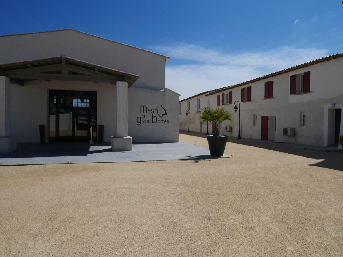 Mas Du Grand Bordes Bed and Breakfast Saint-Laurent-dʼAigouze Buitenkant foto