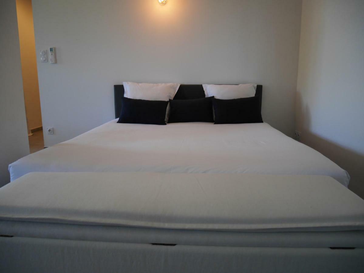 Mas Du Grand Bordes Bed and Breakfast Saint-Laurent-dʼAigouze Buitenkant foto